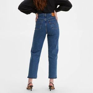 SOLD ❌ Levi’s Ribcage Straight Cropped Jeans